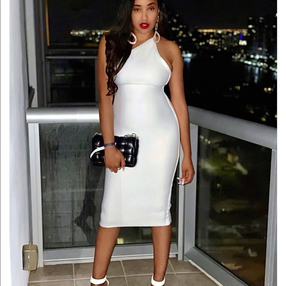 White bandage dress / fitted body con ✨✨✨✨
